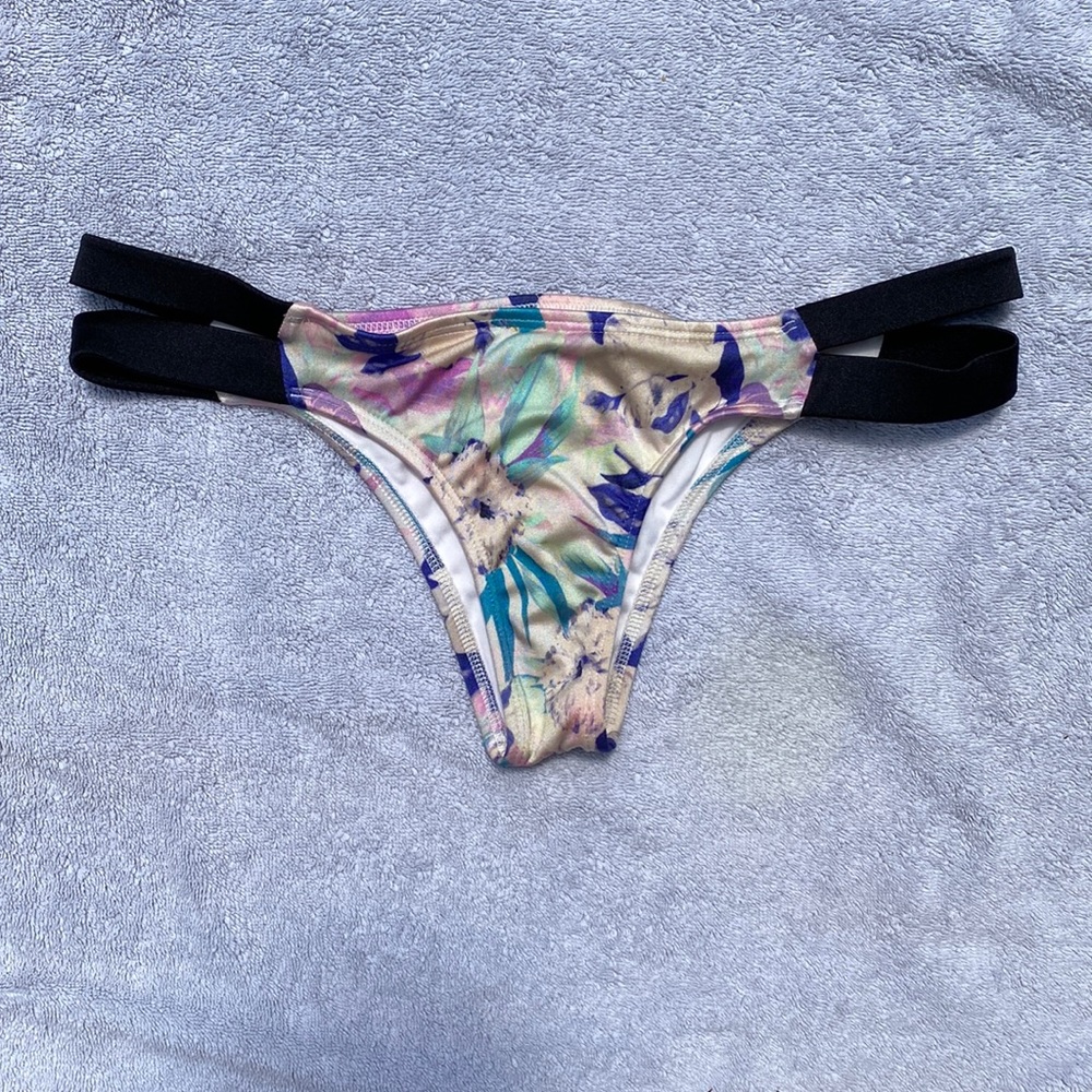 Floral strappy ruched bikini bottoms